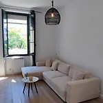 Frgk Coastal House , Garden Near Beaches & Ultra-fast Wi-fi Hébergement de vacances Vallauris