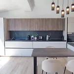 Frgk Coastal House , Garden Near Beaches & Ultra-fast Wi-fi